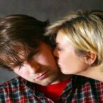 Эмоциональная зависимость — не любовь. Это тихое рабство, замаскированное под заботу